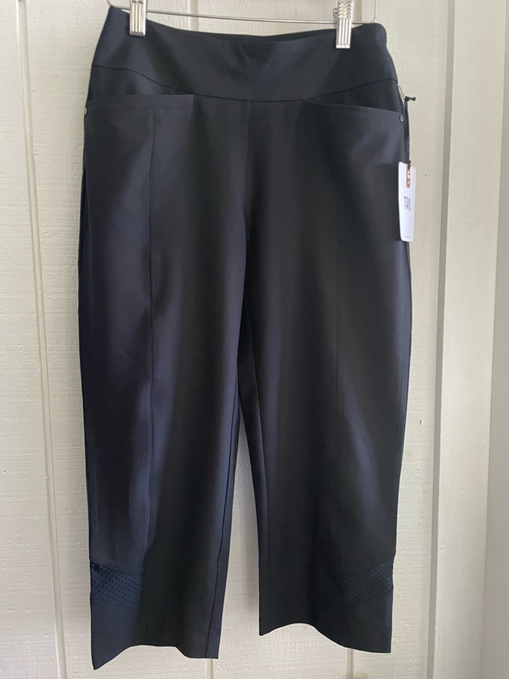 TAIL ACTIVEWEAR Black Capri 20” - Size 2